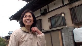 M915G02 An aunty old woman in her 60s in the countryside will appear in AV!